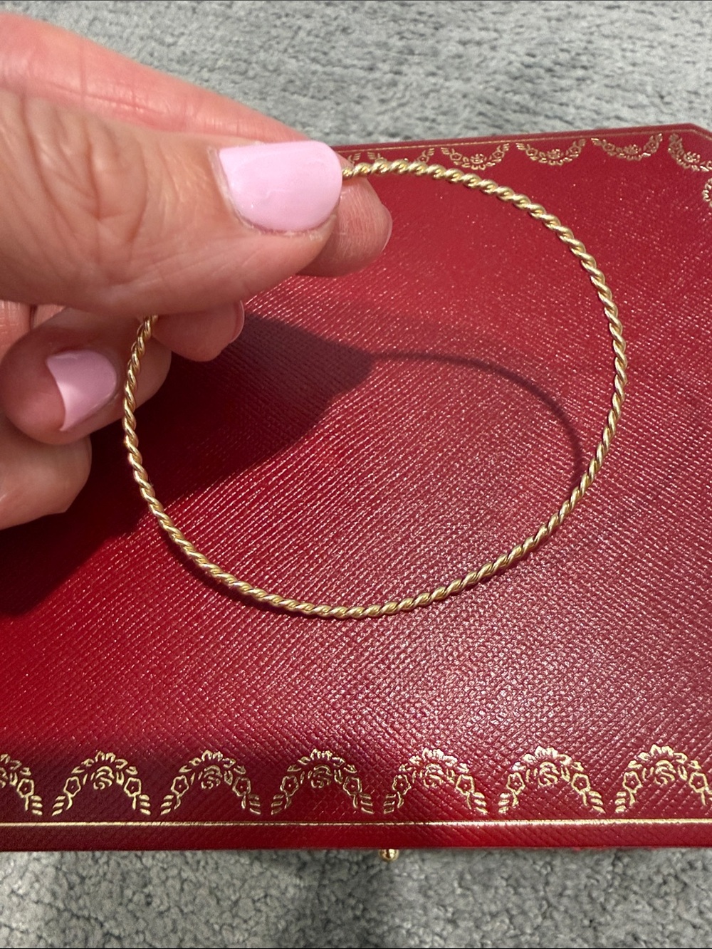 Yearly Co Classic Twist Bangle - Picture 3 of 4